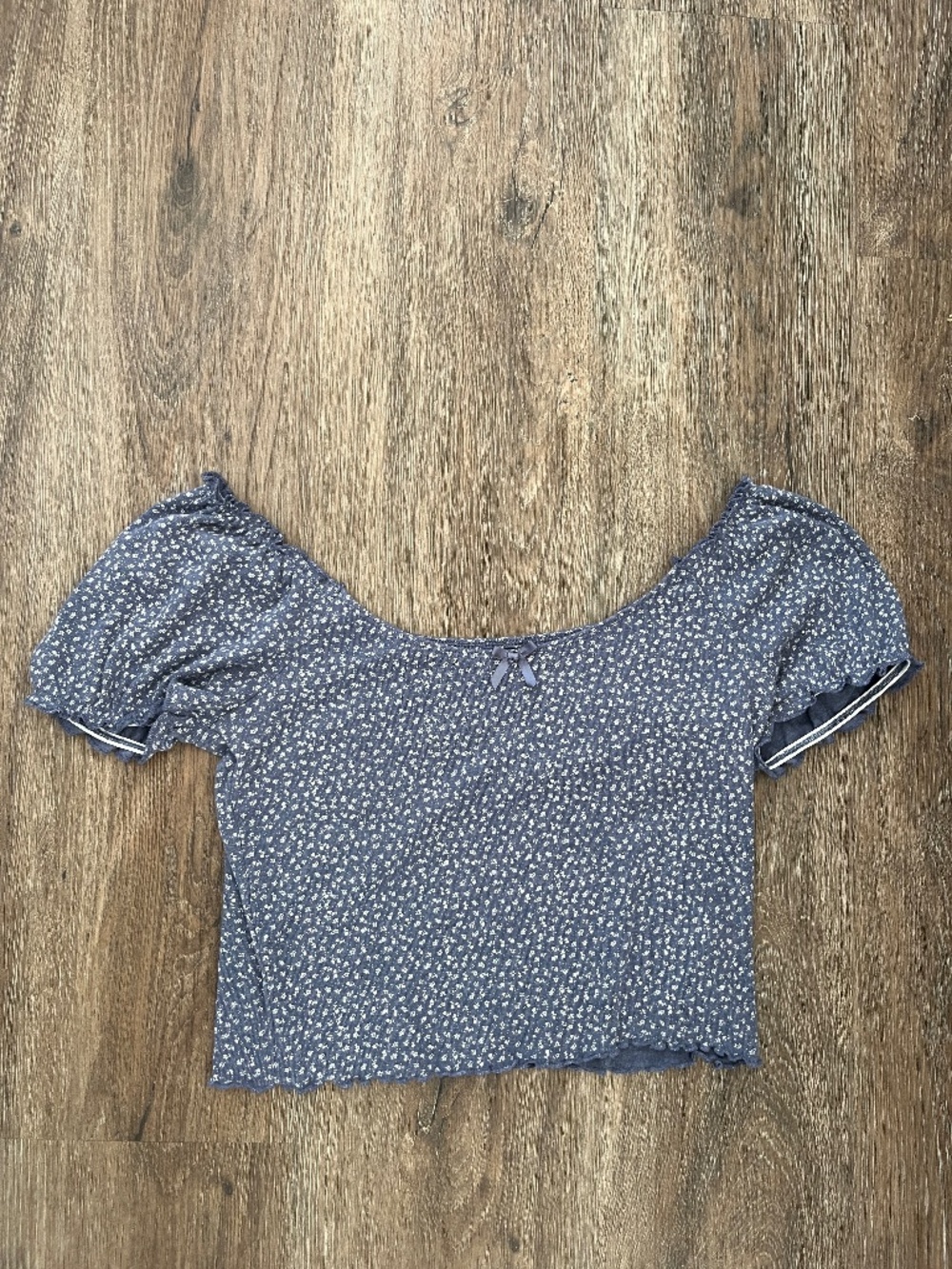 American Eagle Blue Floral Crop Top